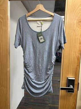 Lysse Light Gray Scoop Neck Short Sleeve Ruched Tee
